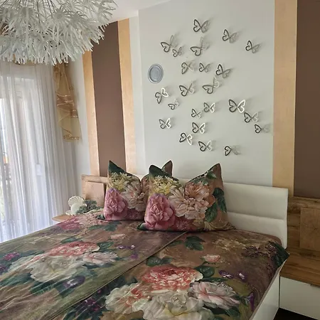 Ksenija Apartment *